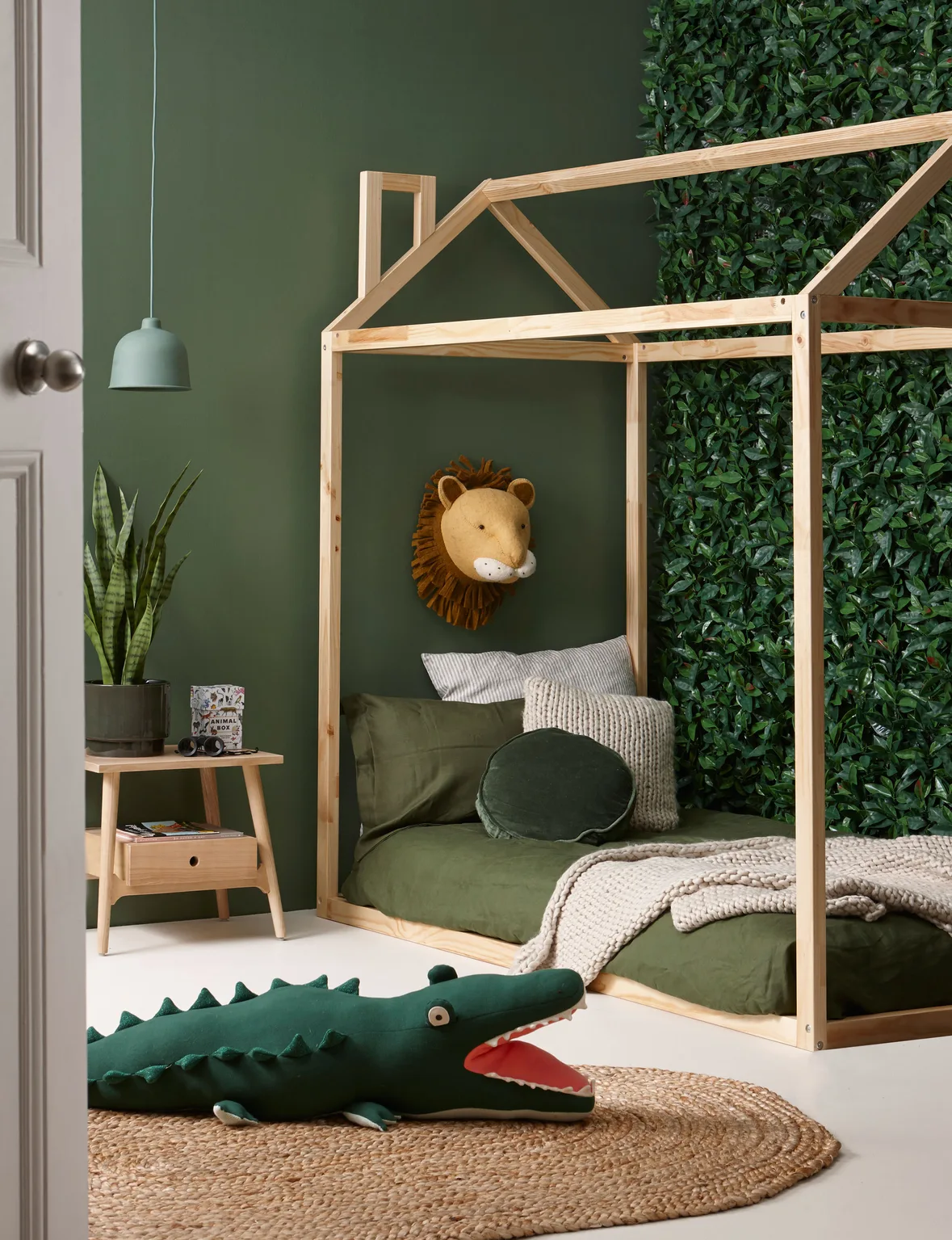 How to create a jungle theme in your child's bedroom