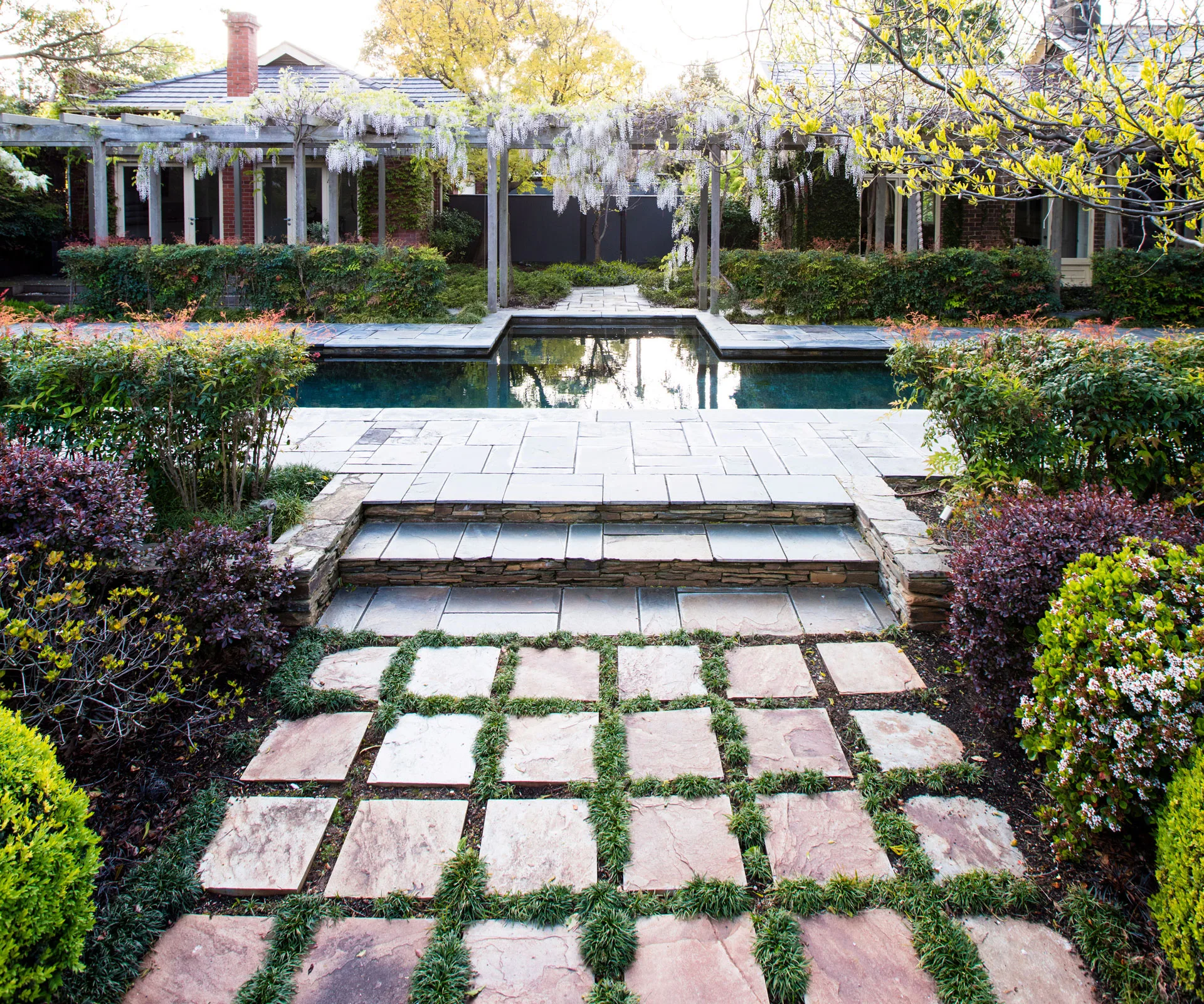 Landscape your garden like an expert with these essential paving tips