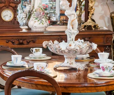 How to build an antique collection according to expert Yvonne Sanders