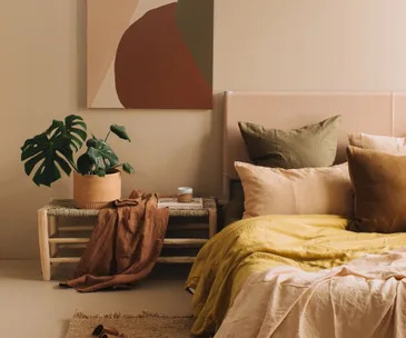 This is how a clever DIY artwork can help to pull a room together