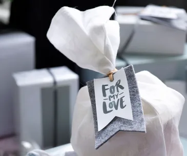 6 alternative ways to wrap your Christmas presents