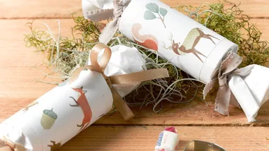 4 easy ways to DIY Christmas crackers