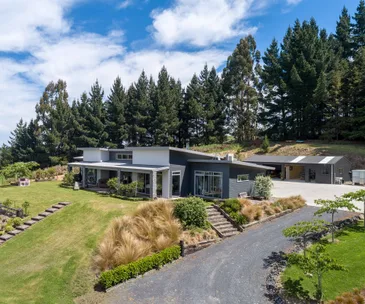 This generous Dunedin lifestyle block offers easy family living