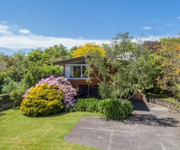 This Remuera home’s impressive 1183sqm site has loads of potential
