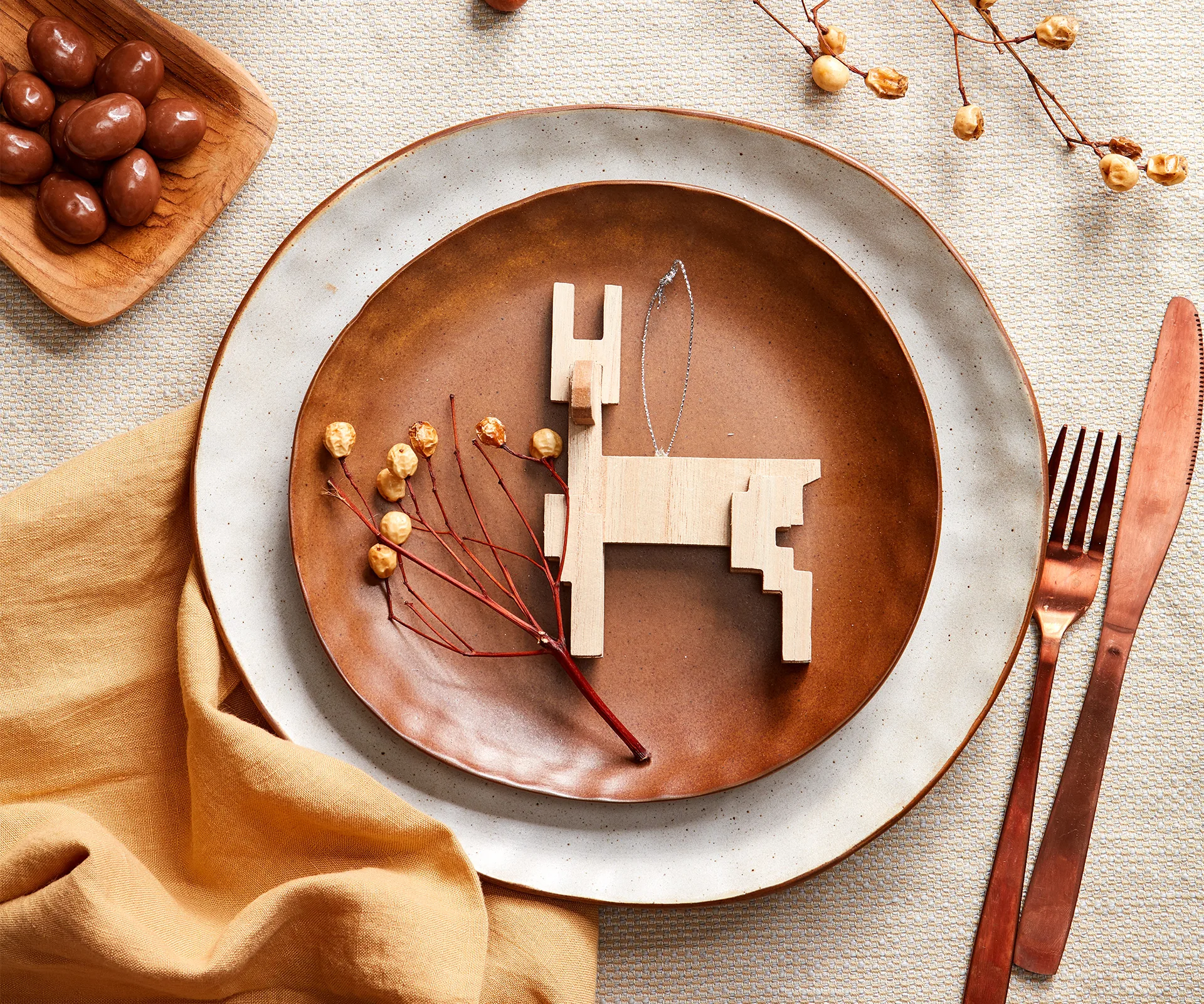 These 8 Christmas table settings will make your dinner party unforgettable