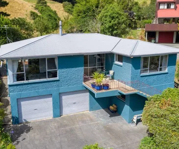 A 1960s Dunedin home for sale boasts comfortable family-living