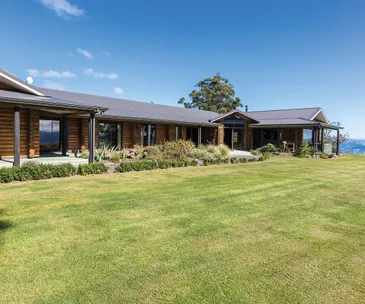 An enviable rural lifestyle meets city convenience in this Dunedin home