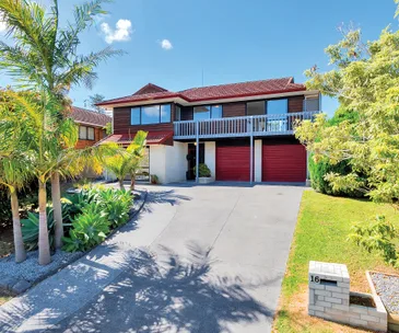 This 1980s home for sale in Manukau was designed with family in mind