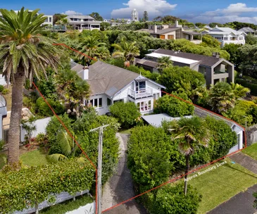 This sweet Takapuna property is the perfect home for all who love the sea