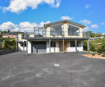 Enjoy easy living at this spacious Waverly home for sale