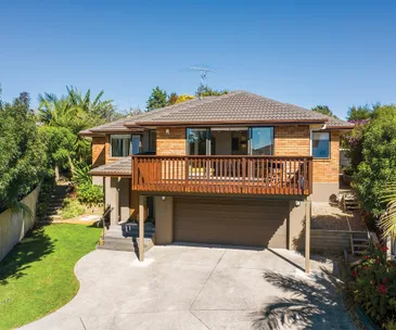Enjoy peaceful living in this private family home in Beachlands