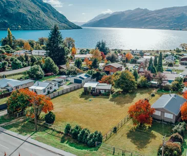 7 homes on large sites for sale that have lots of potential