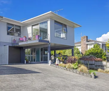 Enjoy sea views and city convenience at this Half Moon Bay home