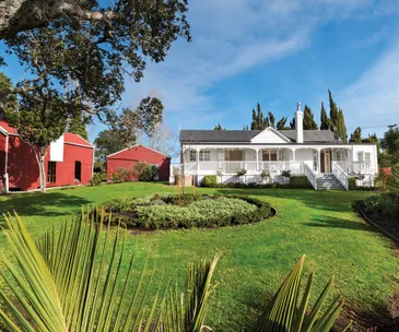 This beautiful Mellons Bay homestead enjoys sea views