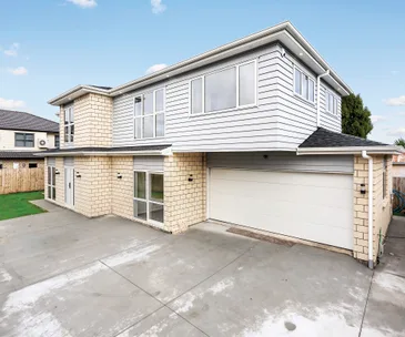 This 5 bedroom new-build also comes with a separate office