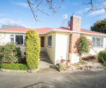 This cosy Terrace End home for sale has everything a family needs
