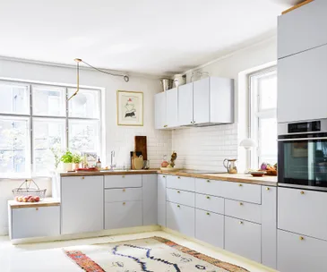 This stylish apartment will make you want to decorate with pale blue