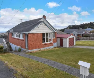 This 2-bedroom house in Brockville is the perfect starter home