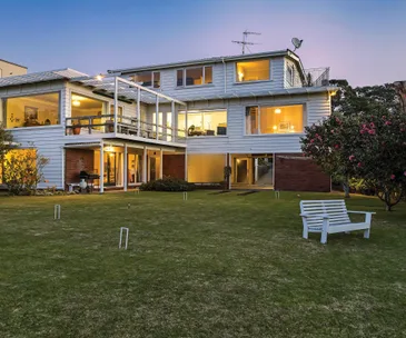 This distinguished Parnell home enjoys a prime position with sea views