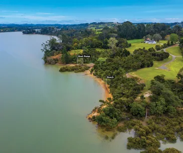 Get the best of coastal and country at this 5ha Paremoremo property