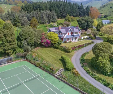 Now’s your chance to own the historic, 6-bedroom Glenralloch homestead