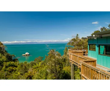 This Kaiteriteri home enjoys spectacular sea views from its lofty position
