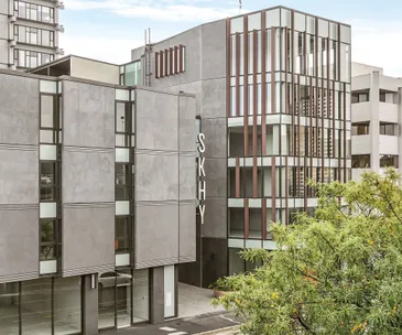 This modern Grafton apartment for sale occupies a prime living location