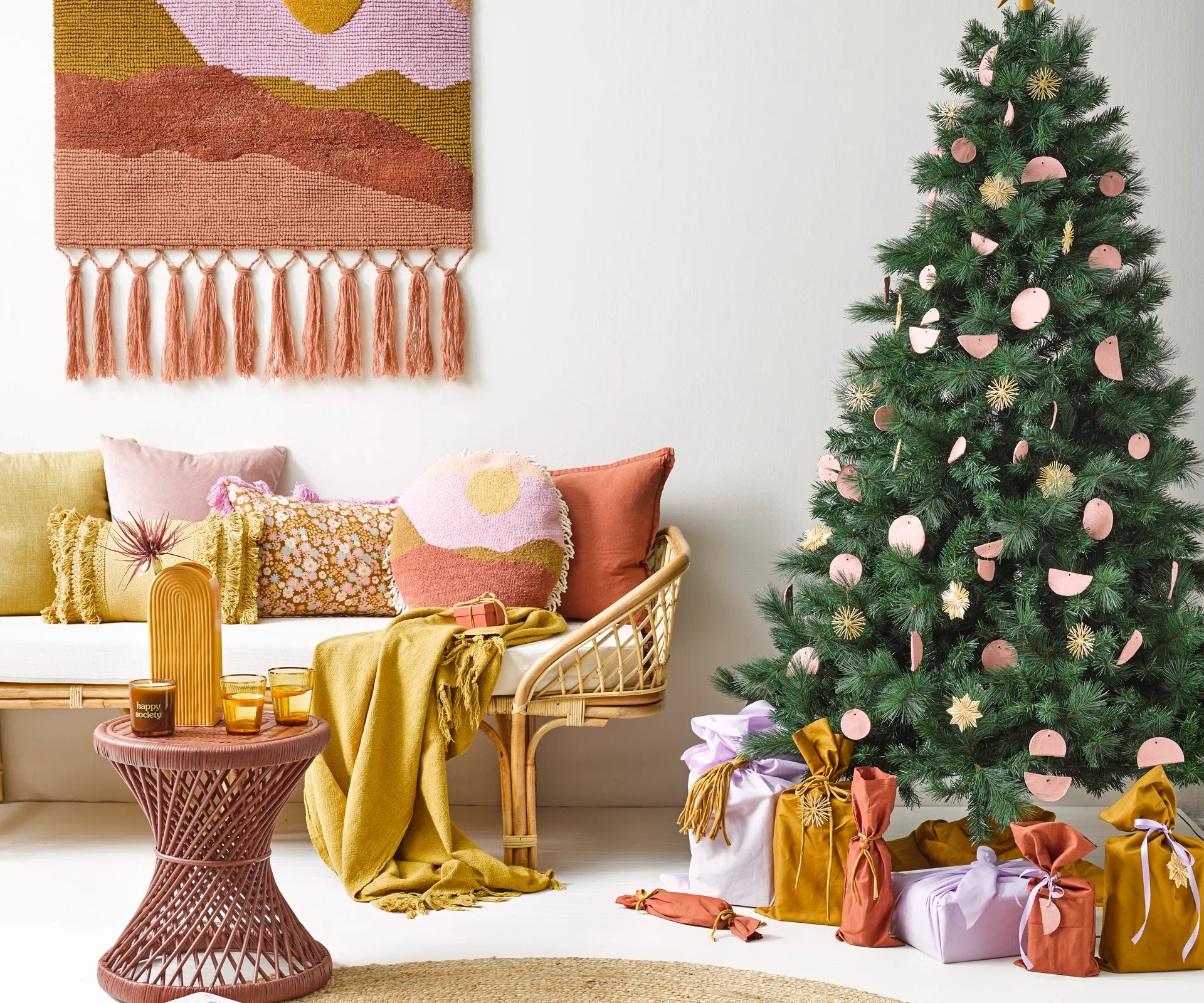 This sunset coloured Christmas style will make you want to re-decorate