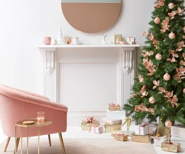 This cute Christmas set up will make you want to decorate with pink