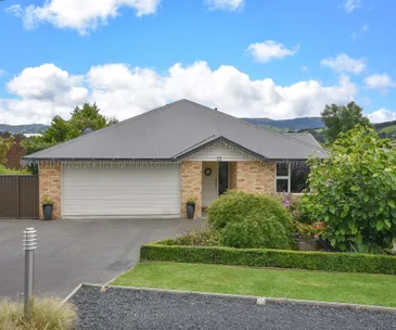 Live a peaceful lifestyle in this 3-bedroom Mosgiel home