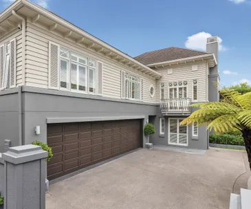 Enjoy the luxury of the Hamptons at this Takapuna home for sale