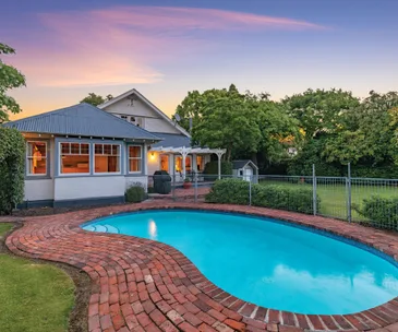 This fine Fendalton home is ready for you to move in