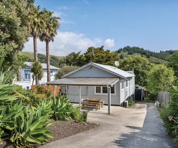 This cosy home for sale in Maraetai is perfect for families