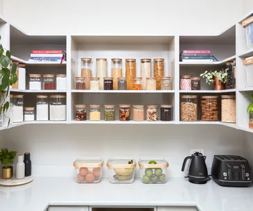These 2 pantry transformations will inspire you to go package-free