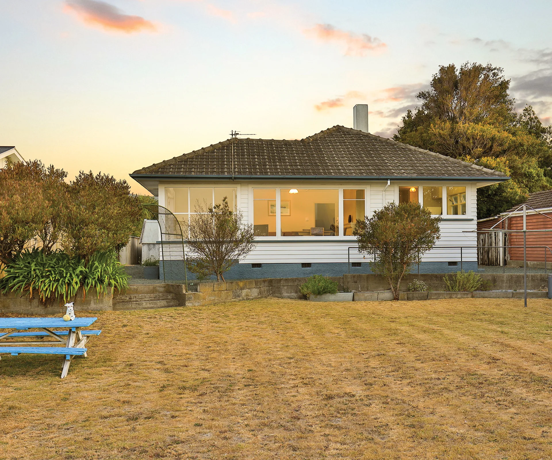 An idyllic location and lifestyle awaits you in this well-presented bungalow
