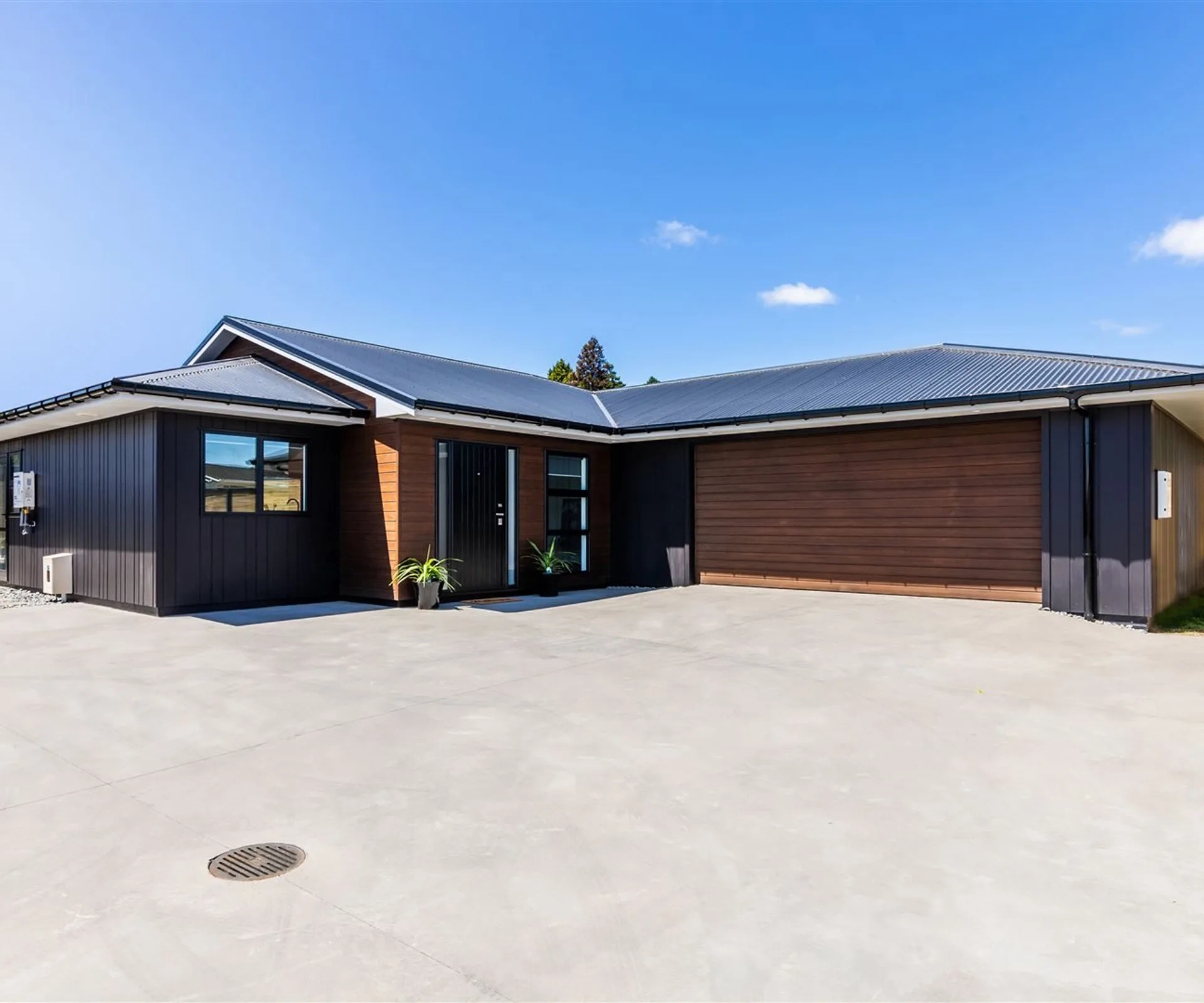 Your family will love this brand new, high spec home in Waipahihi