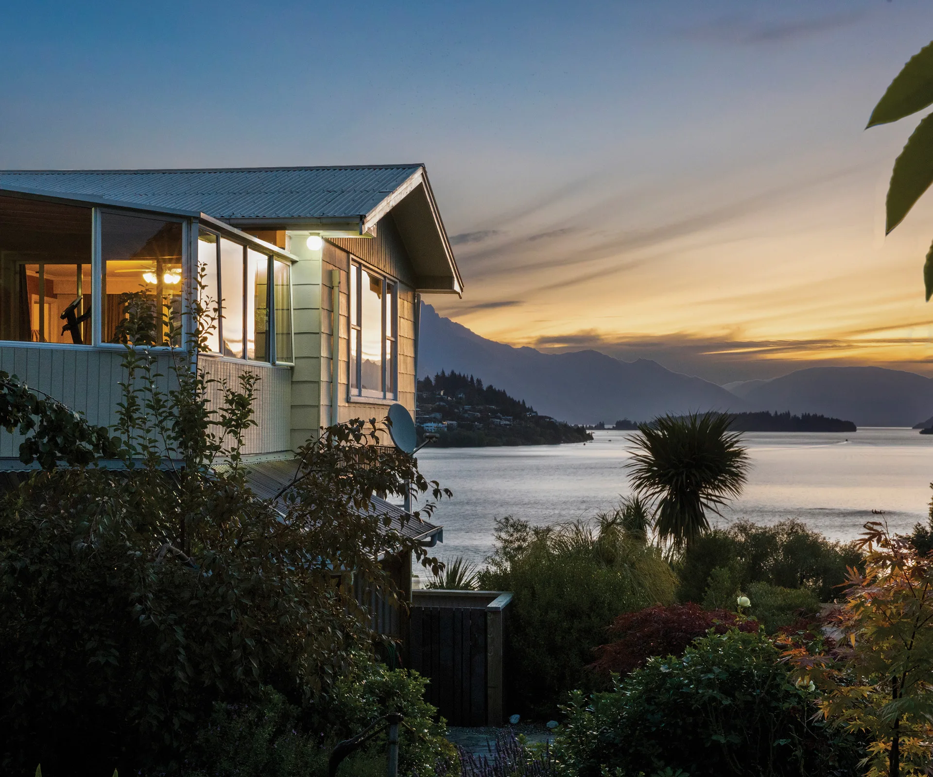 This lakefront property for sale offers an extra income through Airbnb