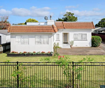 Your family will love this 4-bedroom Papatoetoe home with its own pool