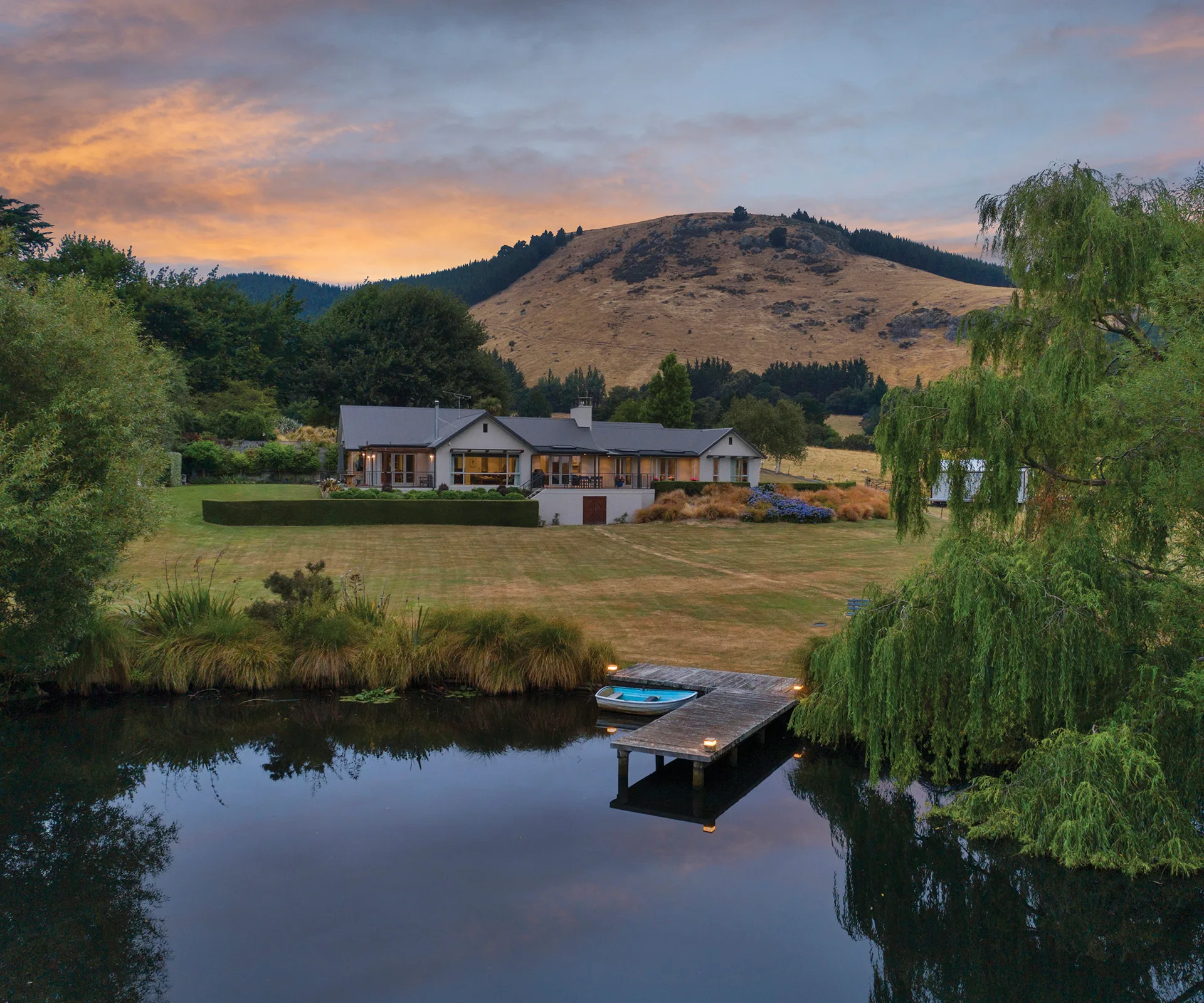 This magnificent 6.52 hectare property comes with its own lake