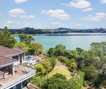 This unique waterfront opportunity offers panoramic harbour views
