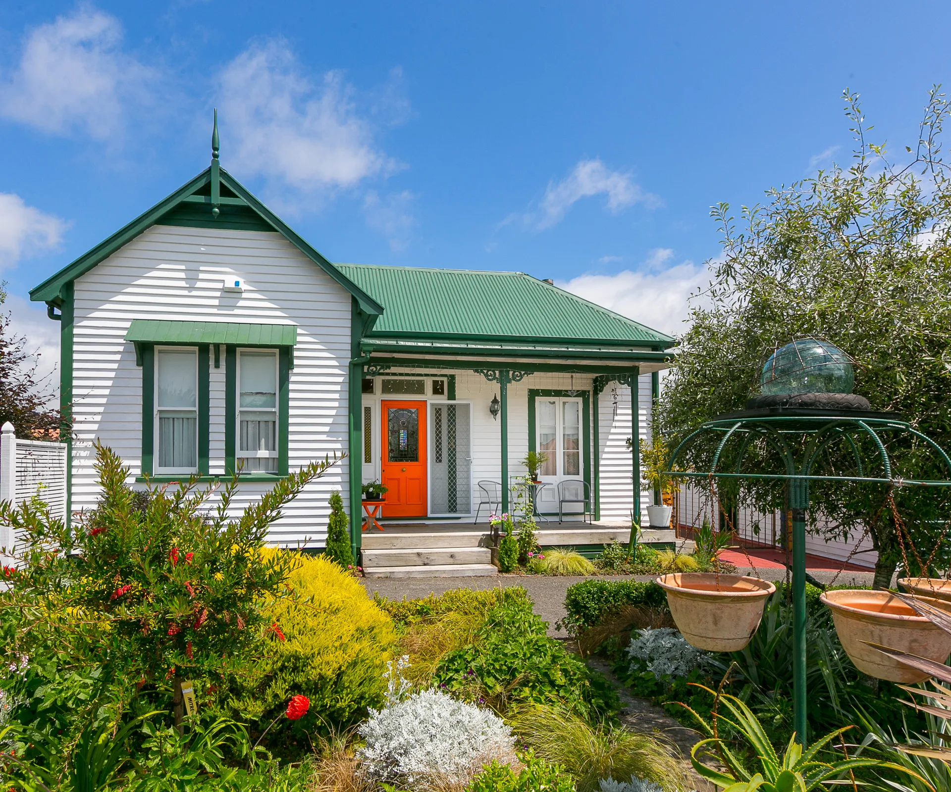 This gorgeous 2-bedroom villa is an Egmont Village delight