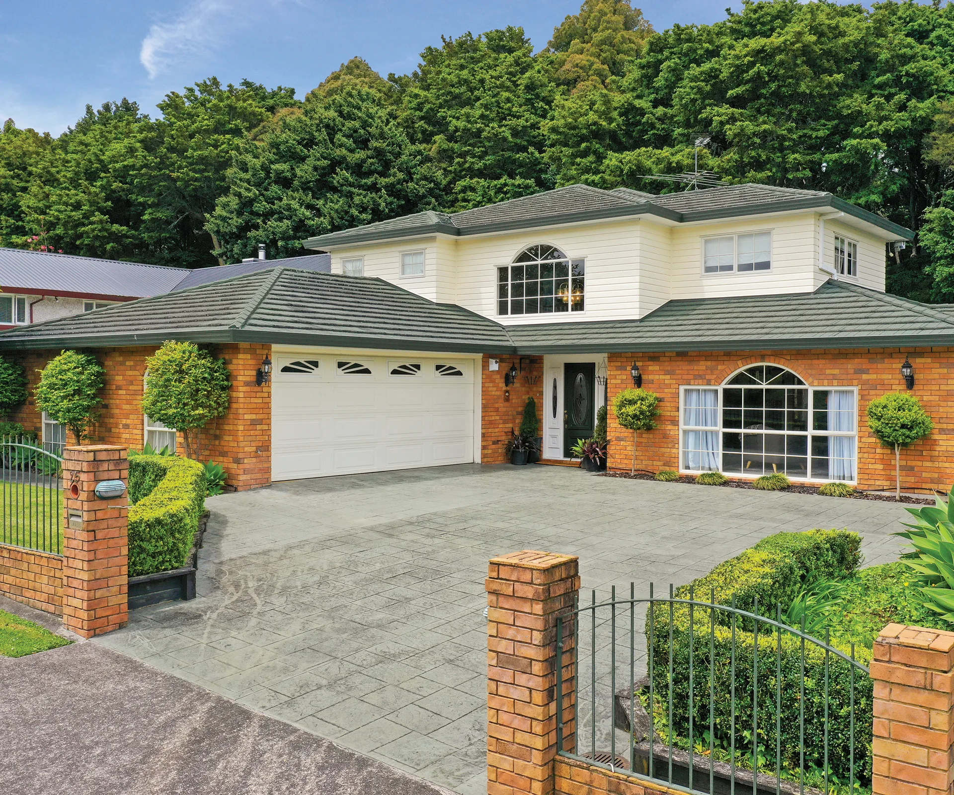 This 5-bedroom Hillpark home has plenty of space for your whole family