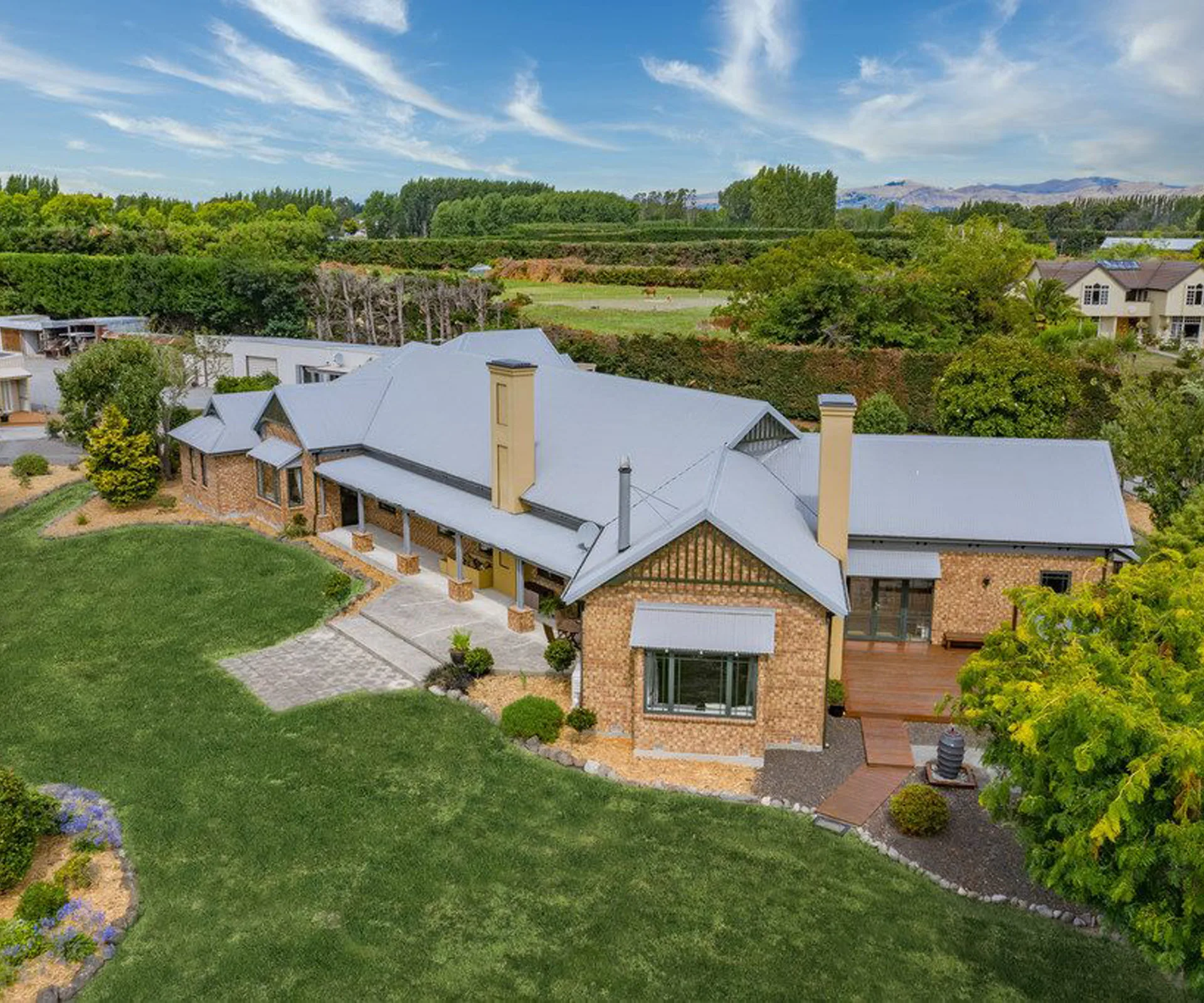 This elegant country estate is an entertainer’s dream