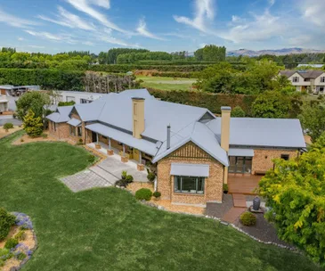 This elegant country estate is an entertainer’s dream