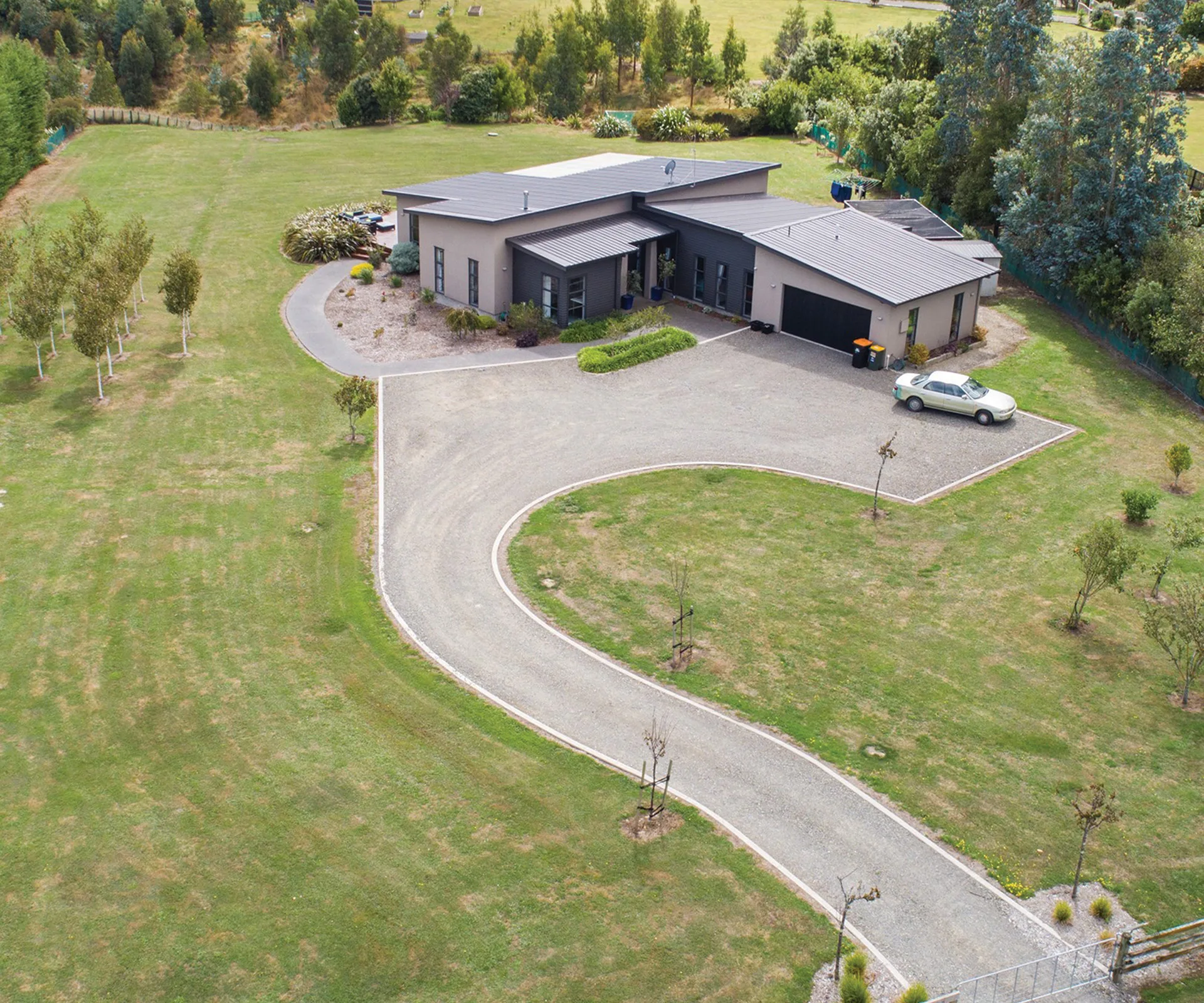 This modern lifestyle block comes with the most peaceful views