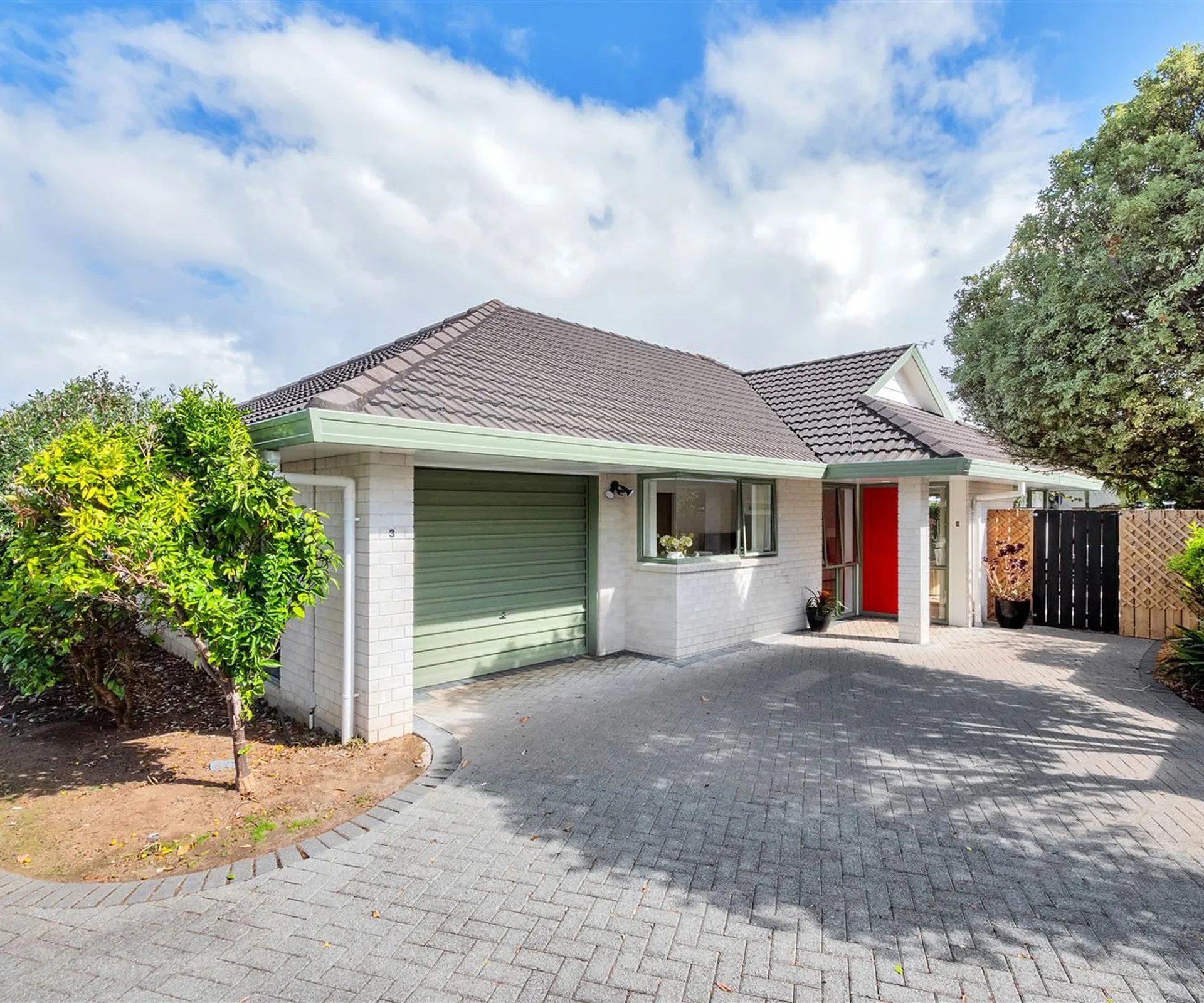 This unit in the exclusive Mews setting is convenient and accessible