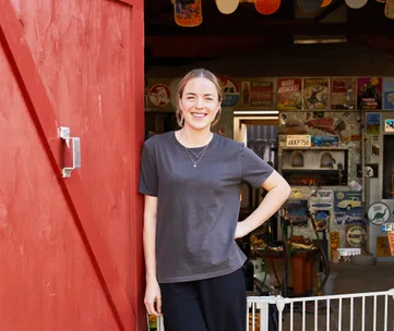 How glass artist Kate Mitchell creates her famous speckled tumblers
