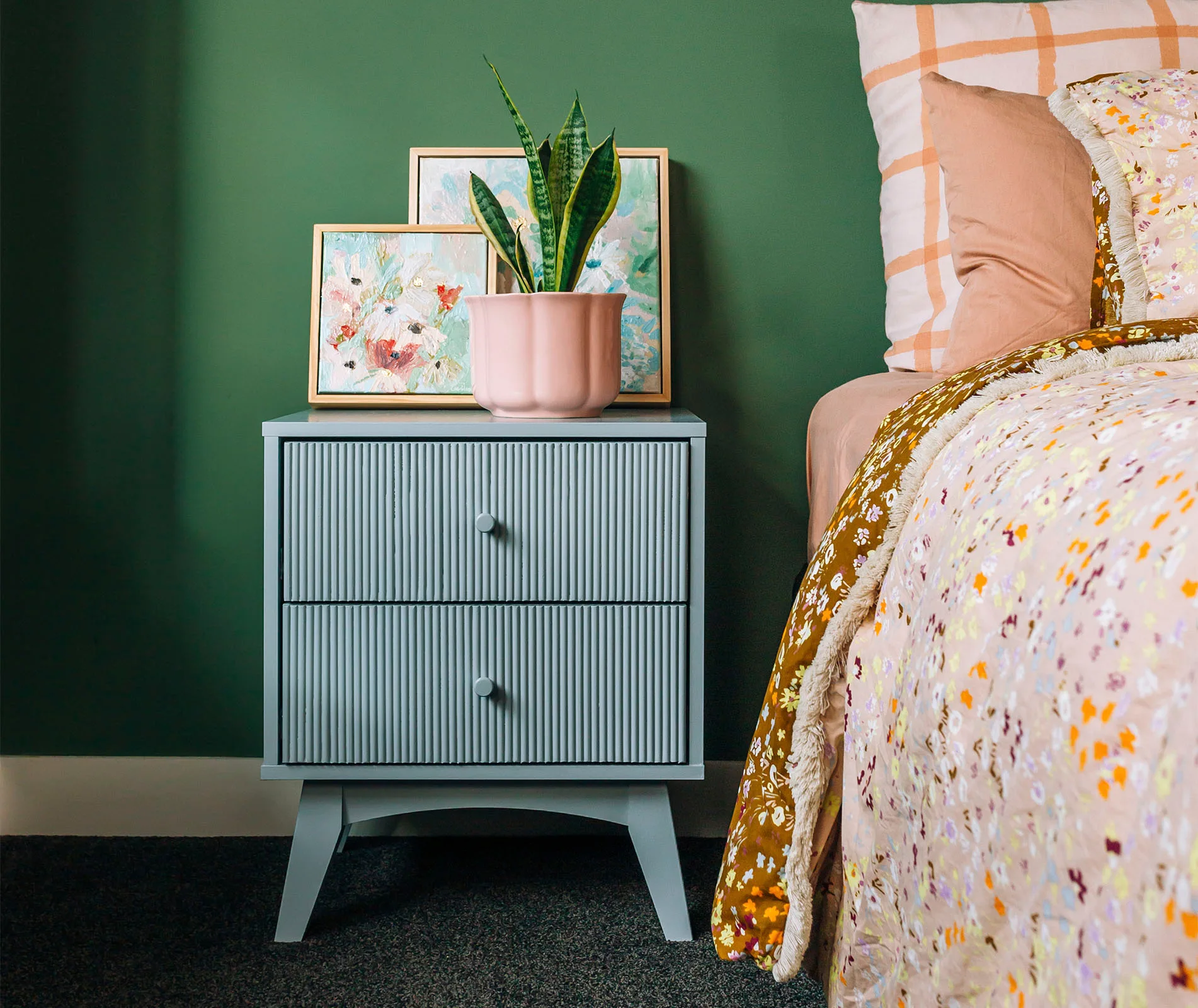 Give your bedroom a new look with this DIY bedside table