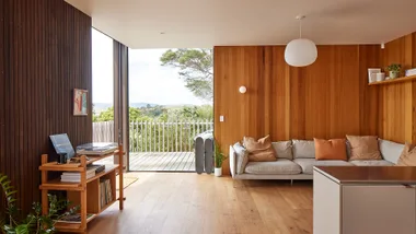 This Raglan bach provides a spectacular entertaining space with 180-degree views