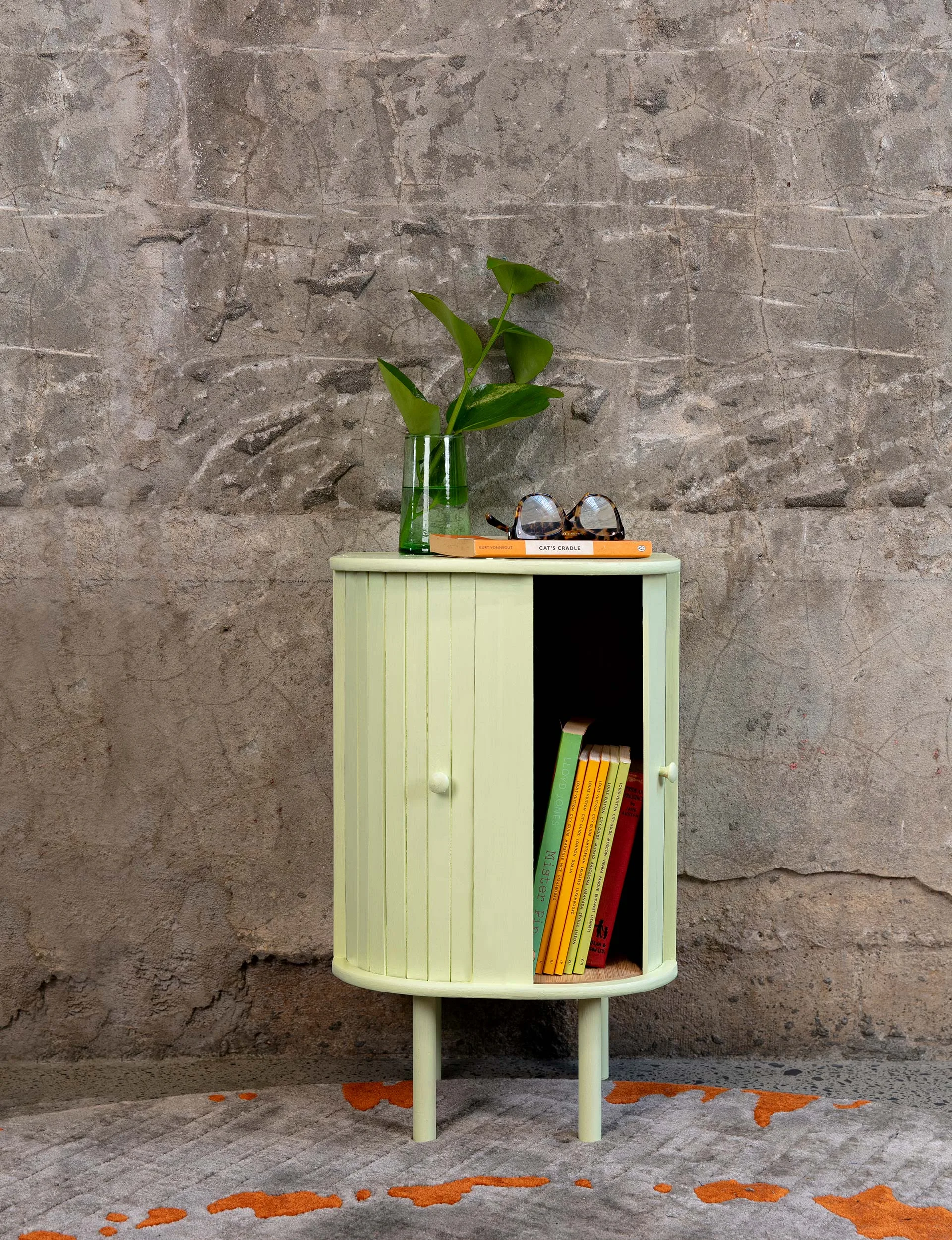 How to make a bedside table out of bread bins